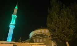00:13'te Gece yarısı okunan Sela, Dinar'da yankılandı