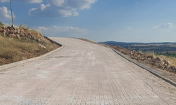 Dinar TOKİ Kaymakam Konutu Altındaki Yola Parke Taşı Döşendi