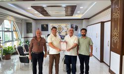 Bolvadin Çarşı Merkezindeki İş Yerlerinin Tapuları Sahiplerine Teslim Ediliyor