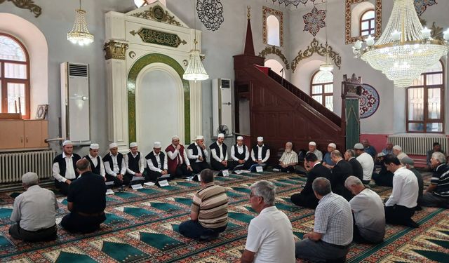 Dinar Ulu Camii’nde 15 Temmuz Şehitleri İçin Kur’an-ı Kerim ve Mevlid Programı Düzenlendi