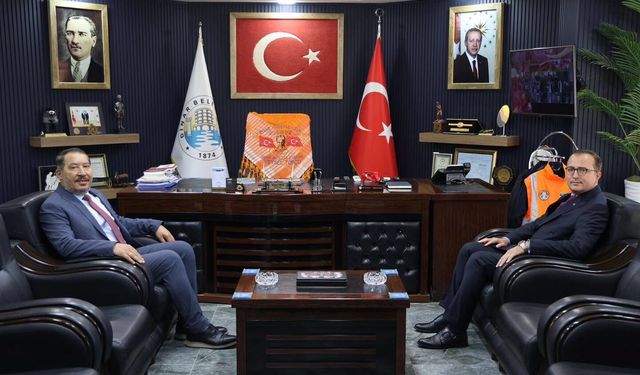 Kaymakam Akgül’e Dinar Hatırası: Suçıkan Oteli Minyatürü Hediye Edildi