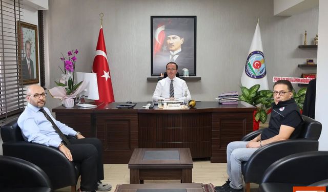 Dinar Kaymakamı Mehmet Naim Akgül Makamında Ziyaretçilerini Kabul Etti