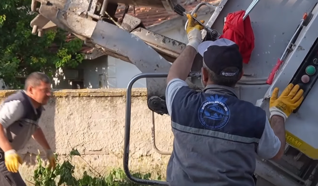 Bolvadin Belediyesi’nden Temizlik Mesajı: “Yere çöp atmamak hepimizin sorumluluğudur.”