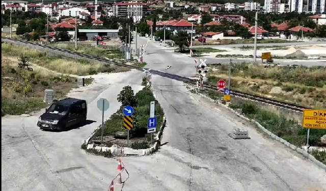 Dazkırı’da Ulaşım Yatırımları Sürüyor: Ağustos Ayında 30 Bin Metrekare Kilit Parke Yol Yapılacak