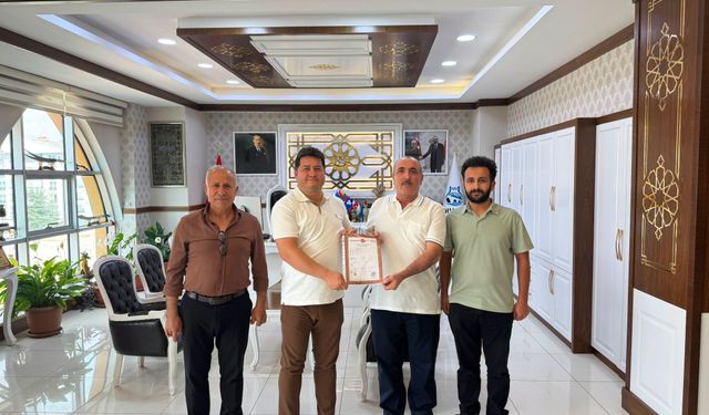 Bolvadin Çarşı Merkezindeki İş Yerlerinin Tapuları Sahiplerine Teslim Ediliyor