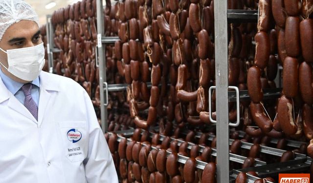 Bakan Kacır, Afyonkarahisar OSB’de Cumhuriyet Sucukları Fabrikasını Ziyaret Etti