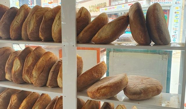 Sandıklı Ekmeği Dinar’da Muhtar Mehmet’in Dükkanında: İşte Fiyatı