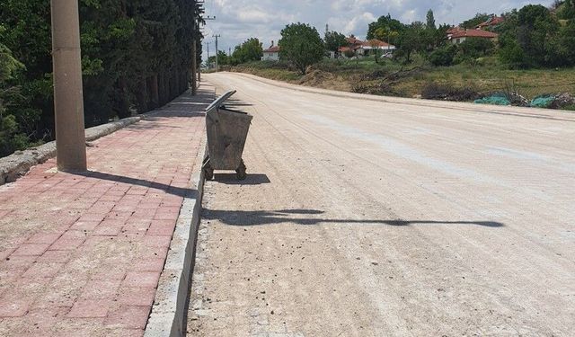 DİNAR MEZARLIK GİRİŞİ YENİ GÖRÜNÜMÜNE KAVUŞTU
