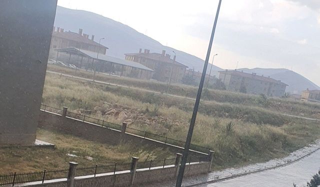 Meteoroloji tahmin ederek uyarmıştı: Dinar’da Sağanak Yağış Etkili Oldu