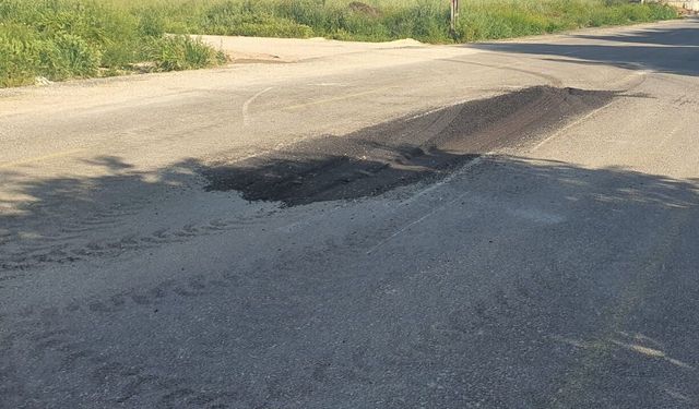 Dinar Eski Isparta Yolunda Yama Asfalt Çalışması Yapıldı