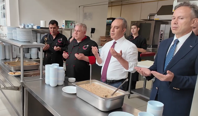 Afyon Emniyet Müdürü hem karıştırdı hem dağıttı... Muharrem Ayına Özel Anlamlı Etkinlik