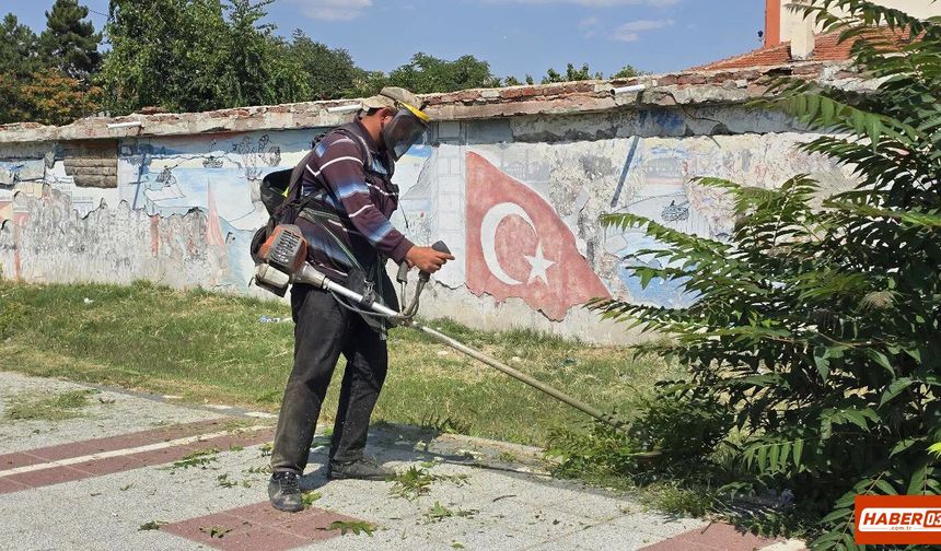 Bolvadin'de 15 Temmuz Şehitler Caddesi'nde Çevre Düzenleme Çalışmaları Sürüyor