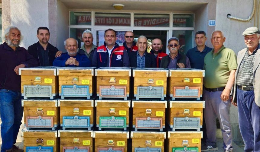 Dazkırı'da Üreticilere Arıcılığı Geliştirme Projesi Kapsamında Destek
